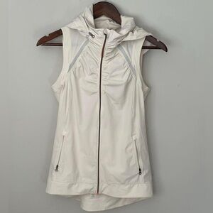 Lululemon size 4
Go the distance vest
VGUC